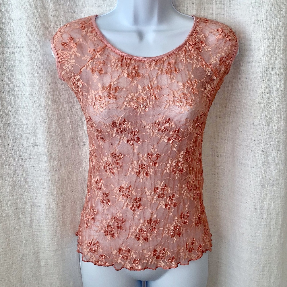 EUC- daytrip Sheer Lace Cap Sleeve Top!